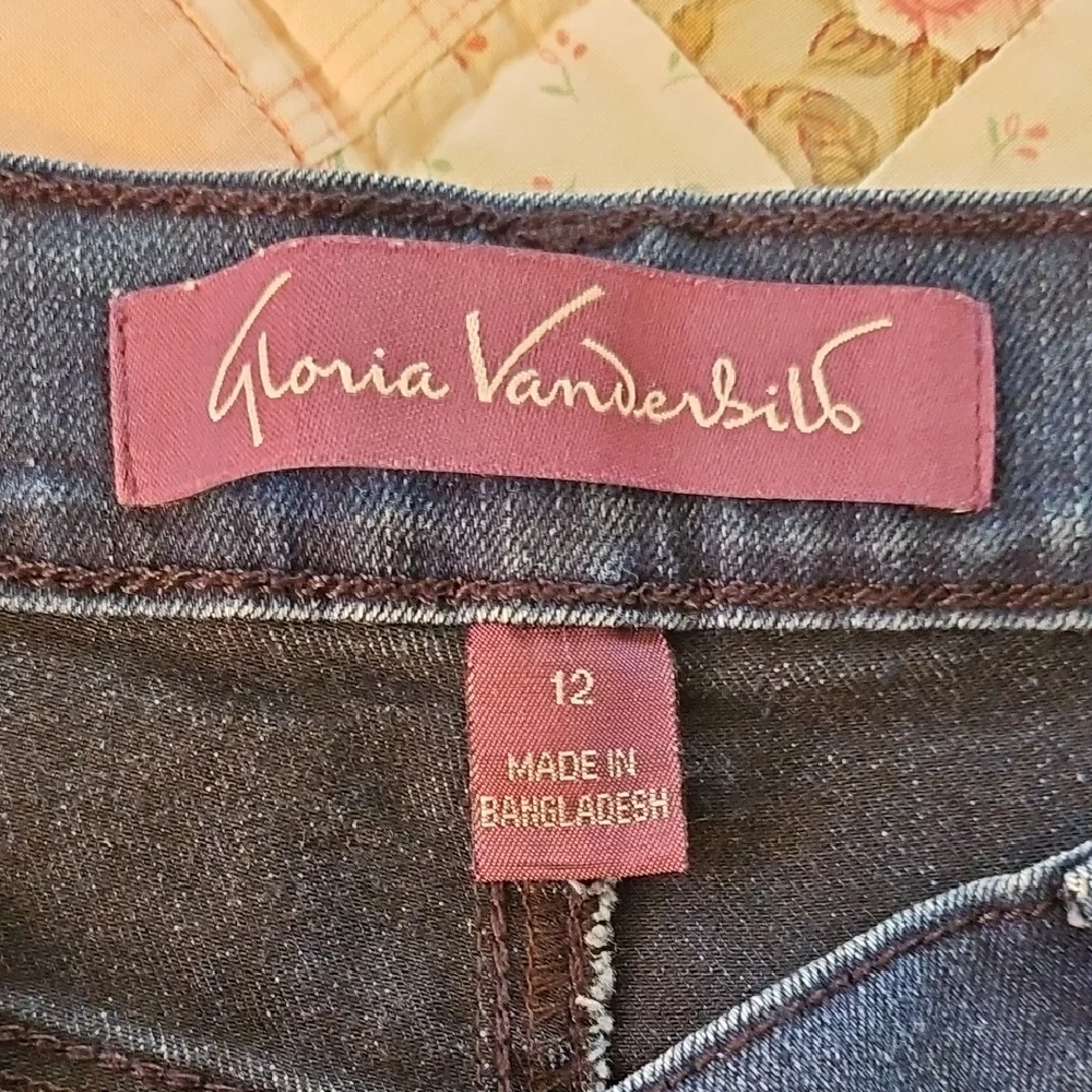 Gloria Vanderbilt Dark Wash Amanda Capri - Picture 4 of 8